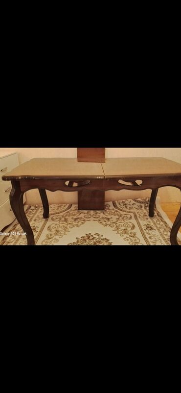 acılan masa: Qonaq masası, İşlənmiş, Açılan