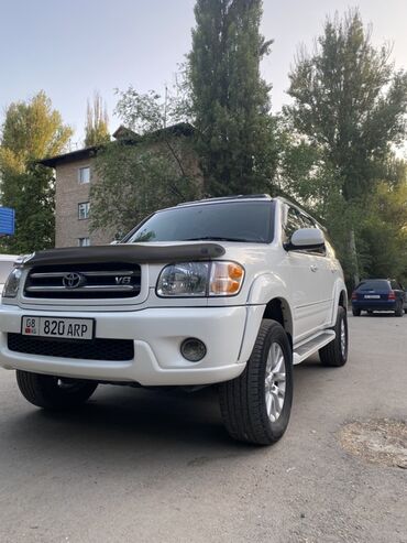 Toyota: Продается внедорожник Toyota Sequoia белого цвета. Автомобиль оснащен