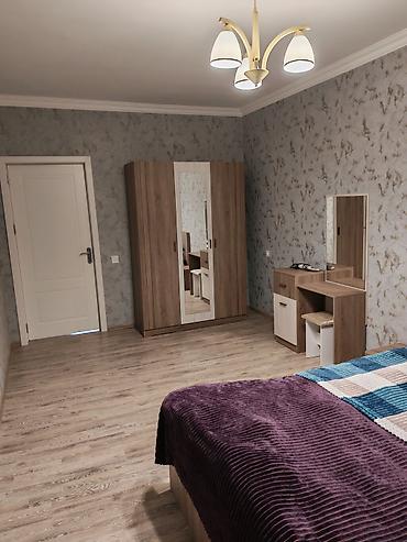 Uzunmüddətli kirayə mənzillər: Mənzilin təsviri: - Zövqlü şəkildə təmir edilmiş, işıqlı zal və yataq — 8