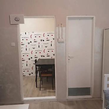 Stan na dan: Garsonjera - Prizemni ulaz kroz ograđenu terasu sa stepeništem i — 8