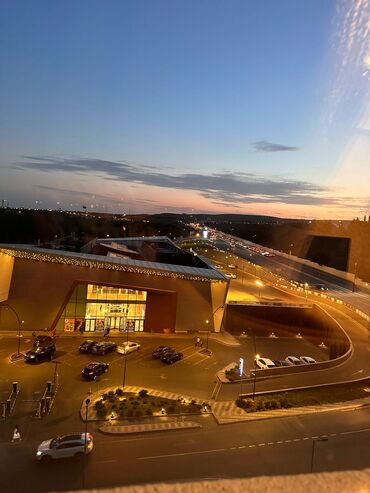 Uzunmüddətli kirayə mənzillər: Kirayə mənzil – şəhər mənzərəsi ilə - Plan: işıqlı otaq, ayrıca — 3