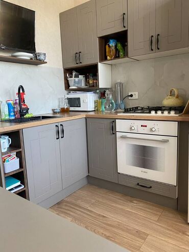 кара балта дом квартира: 3 комнаты, 70 м², 106 серия, 8 этаж, Евроремонт