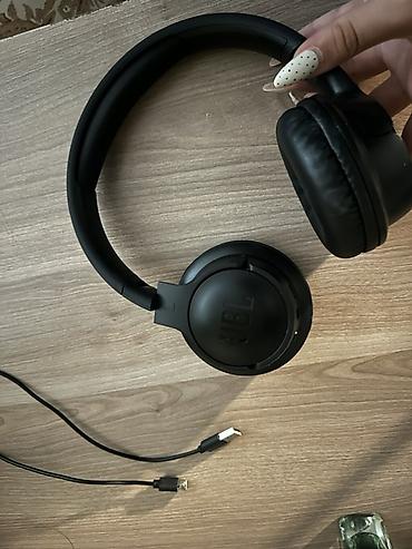 Qulaqcıqlar: JBL simsiz qulaqlıq 2 defe işledilib kenarinda ehtiyatsizliqdan zede — 4