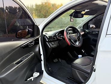 купить тахо: Chevrolet Spark: 2016 г., 1 л, Вариатор, Бензин, Хэтчбэк — 9