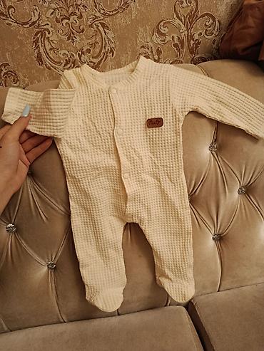 Uşaq geyim dəsti 1) Krem rəngli qapalı ayaqlı kombinezon: - Yumşaq lalafo.az -da Uşaq geyim dəsti 1) Krem rəngli qapalı ayaqlı kombinezon: - Yumşaq