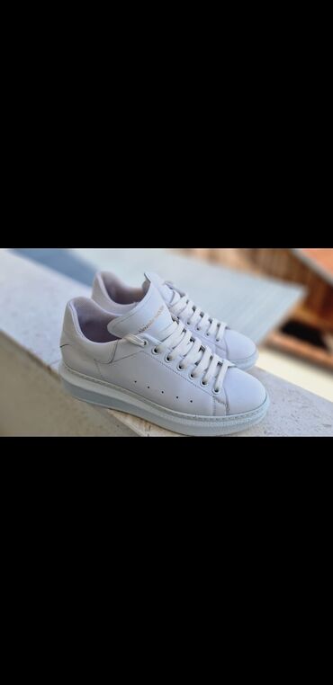 patike za fudbal akcija: Steve Madden, 40, color - White at lalafo.rs patike za fudbal akcija: Steve Madden, 40, color - White