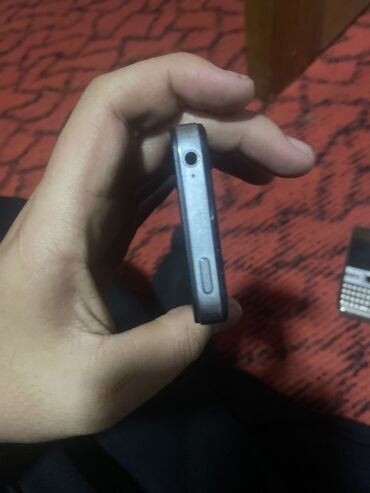 Apple iPhone: IPhone 4S — 2