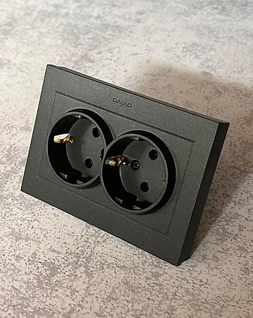 Utičnice: Suho utičnice mat crne - 300 dinara. -Duple suho utičnice mat crne - — 6