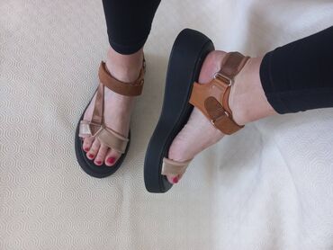 new yorker srbija papuce: Sandale, Zara, 39