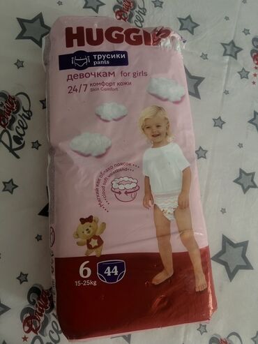 Праздничные костюмы: HUGGIES brendinin bez tumanı. Bu bezlər "24/7 dəri rahatlığı" təmin