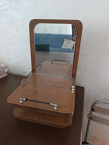 ayaqli guzgu: Taxta stolüstü güzgü - Material: cilalanmış ağac, metal bərkidicilər — 1