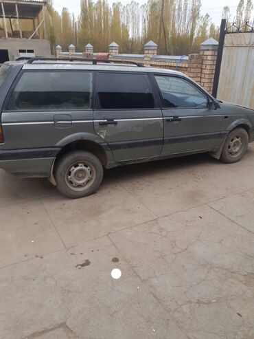 автома: Volkswagen Passat CC: 1989 г., 1.8 л, Механика, Бензин, Универсал