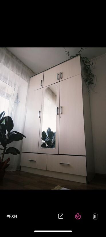 бут кийим шкаф: Кийим салуучу шкаф, Колдонулган, Түз