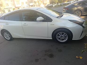 тает: Toyota Prius: 2018 г., 1.8 л, Автомат, Гибрид, Хэтчбэк — 1