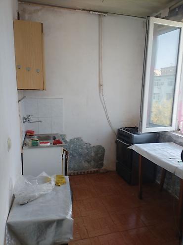 Mənzillər: 3 otaqlı mənzil – günəşli, ayrı-ayrı otaqlar, taxta döşəməbalkon — 6