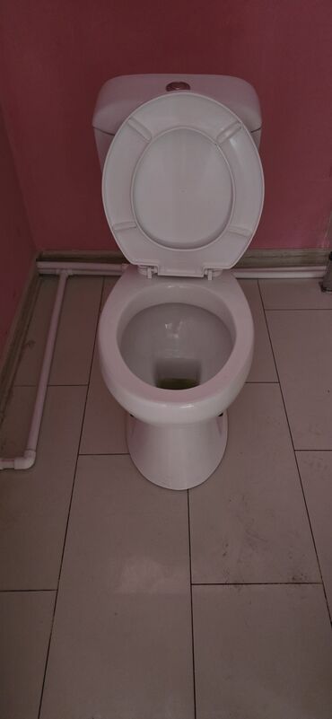 Unitazlar: Unitaz cəmi 4 ay işənilib. teze kimidir. abyek baglandı deye satılır 3