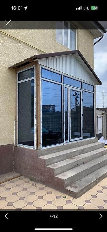 терассой: Алюминиевое окно на заказ, Тип окна: Витражные, Декоративные особенности: Фрамуга, Бесплатная установка, Без рассрочки — 5