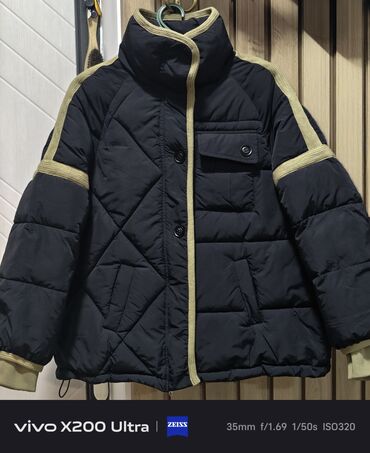 Пуховики и зимние куртки: Трендовый утеплённый зимний пуховик с акцентной отделкой — тепло — 3