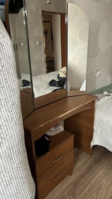 кухни мебел: Туалетный столик, С зеркалом, цвет - Коричневый, ЛДСП