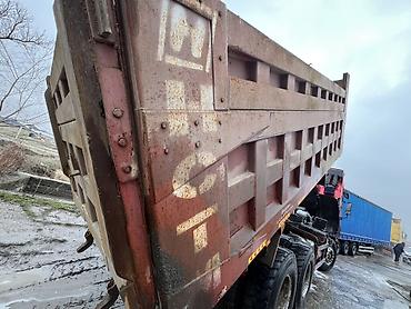 Другой строительный транспорт: Самосвал HOWO (CNHTC), красный, колесная формула 6x4. Основные — 14