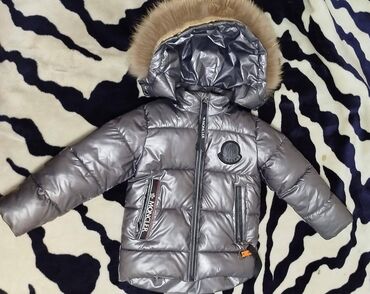 Üst geyimləri: MONCLER kurtqa 4-6 yaş təzə kimidi. Heç bir yerdə sökük yoxdur