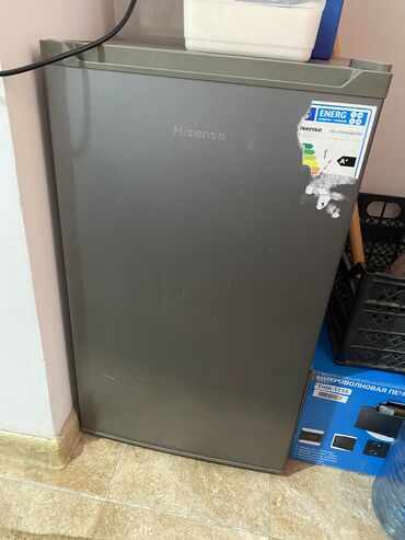 Холодильники: Холодильник Hisense, Б/у, Минихолодильник