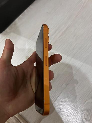 Другие мобильные телефоны: Смартфон с ярким оранжевым корпусом и плоскими гранями. Корпус из — 8