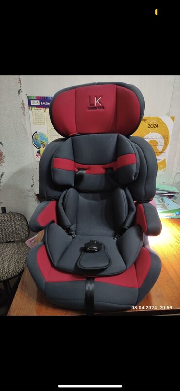 кресло детское автомобильное: Автокресло, цвет - Красный, Б/у
