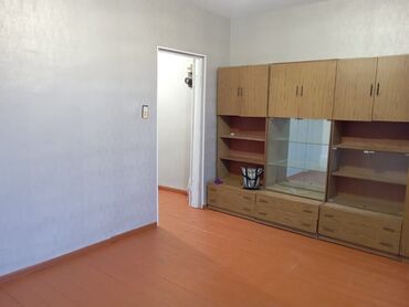 срочно продается квартира: Ev təzə təmirdən çıxıb . Evin yanında orta məktəb, uşaq poliklinikası