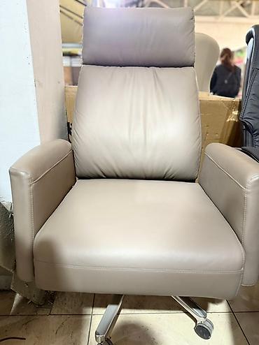 herman miller: Офисное кресло, Новый, С колесиками, цвет - Бежевый, Экокожа — 2