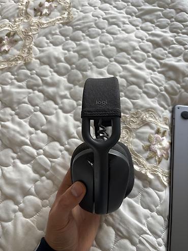 левый наушник: Logitech Zone Vibe 100 — легкие беспроводные наушники с микрофоном для — 1