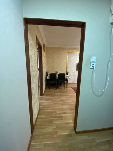 Uzunmüddətli kirayə mənzillər: Nizami rayonu, Neftçilər metrosunun yanında, köhnə tikili, 5 mərtəbəli — 7