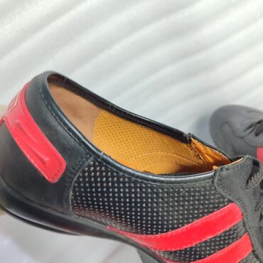 Кроссовки и спортивная обувь: Кроссовки из натуральной кожи 
с перфорацией ( отверстия сбоку) — 11