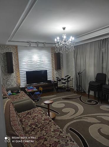 Продажа коттеджей и домов: 4 комнаты, 100 м², 4 соток, Бишкек, ул. Ахунбаева / Чапаева Собственник — 18