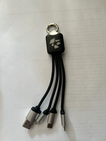 xacmazda ucuz avtomabiller: USB, Type-C və Lightning çıxışları ilə təchiz edilmiş çoxfunksiyalı