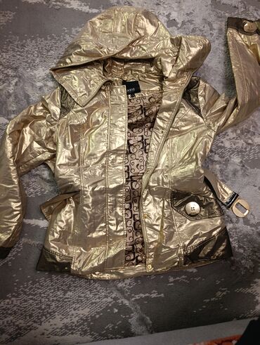 Пуховики и зимние куртки: Продается верхняя одежда бу в отличном состоянии по сом, при покупке — 9
