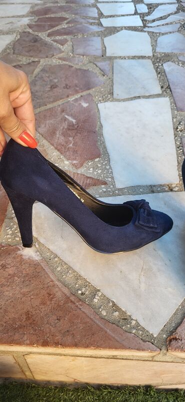 Salonke: Salonke, Zara, 39 — 10