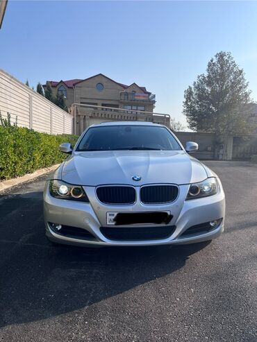 BMW: BMW 320: 2 l | 2010 il Sedan — 1