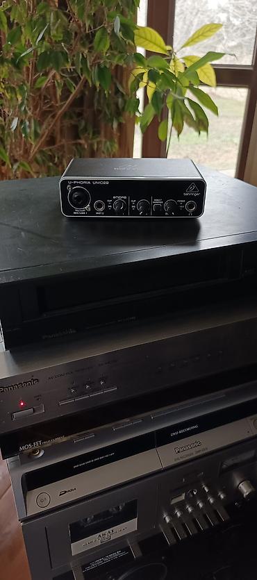 monitir: Behringer U-Phoria UMC22 USB Audio İnterfeysi - 2 giriş/2 çıxışlı USB — 2