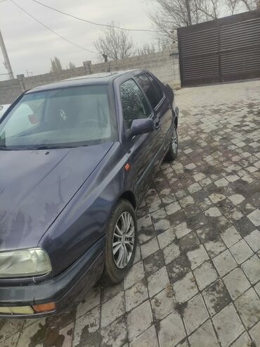 Volkswagen: Volkswagen Vento: 1994 г., 1.8 л, Механика, Газ, Седан