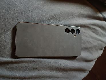 ucuz telefon aksesuarları: Smartfon – üçlü arxa kamera və damla tipli ön kamera kəsiyi — 1