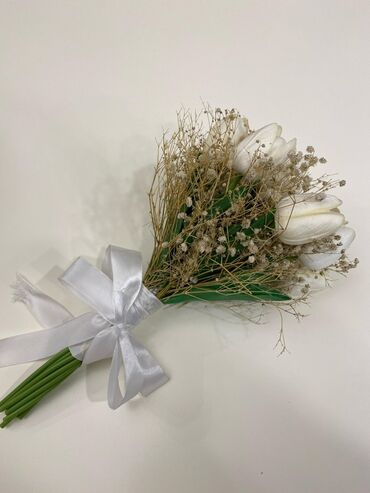 1 kub taxta qiymeti 2019: Ağ tülpanlardan və quru gipsofila (babys breath) budaqlarından