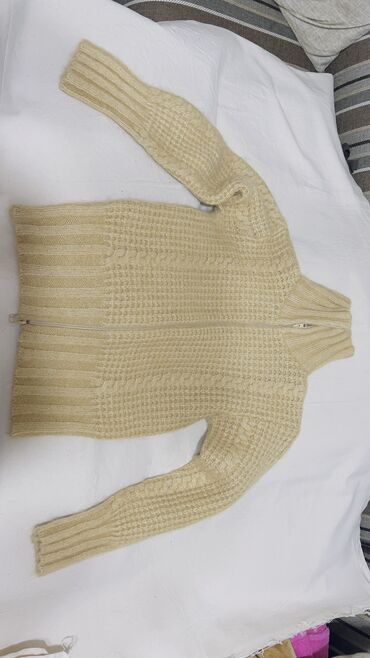 теплые стильные свитера: Женский свитер