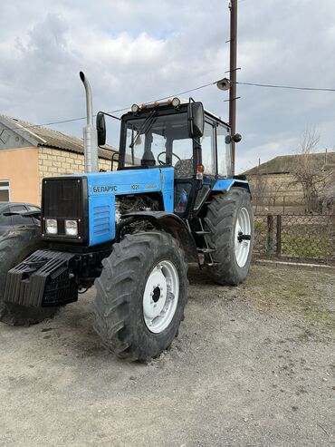 traktor belarus: Toplam 38 min azn 
Razilashma var

Elave qosqularda var