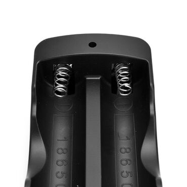 Ostali kućni aparati: Univerzalni Punjač za baterije 3.7V i 4.2V Univerzalni Punjač za — 8