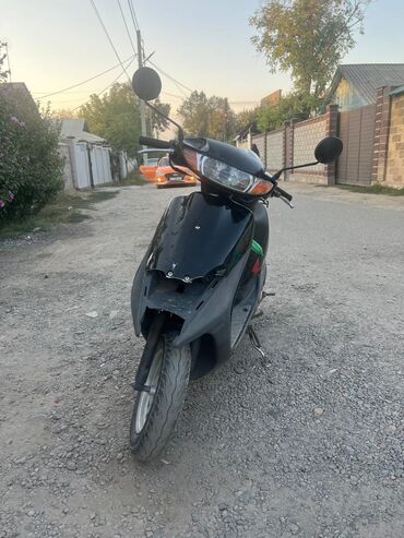 скутер 4 тактный: Кичи мопед Honda, 50 куб. см, Бензин, Колдонулган
