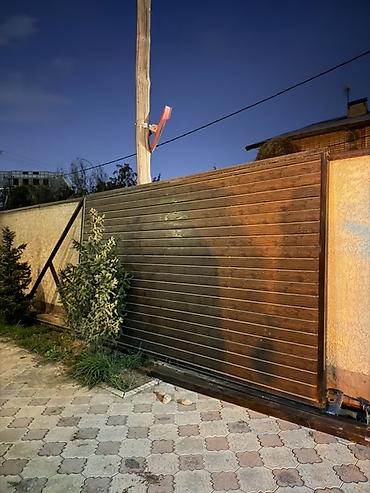 Откатные ворота из профилированной доски под дерево - Конструкция