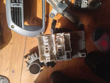 Digər avtomobil ehtiyat hissələri: Toyota Rav 4 ili 2000
Usden cixma orginaldir qiymeti munasib olacaq — 27