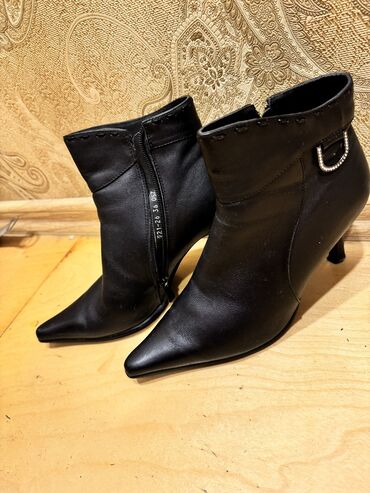 Basanoşka və səndəllər: Ölçü: 36, rəng - Sarı, İşlənmiş — 10