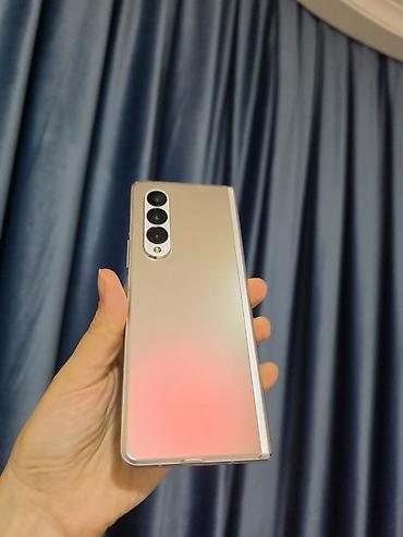 120 fps veren ucuz telefonlar: Samsung Galaxy Z Flip 3 5G, rəng - Qızılı, Barmaq izi — 2